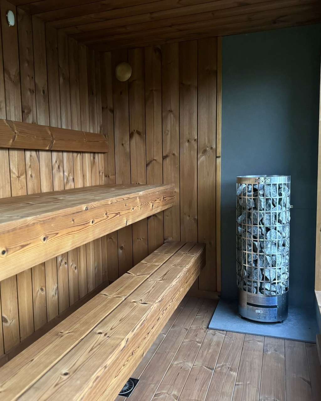 Gartensauna Micro 3M Innenraum mit Harvia Cilindro