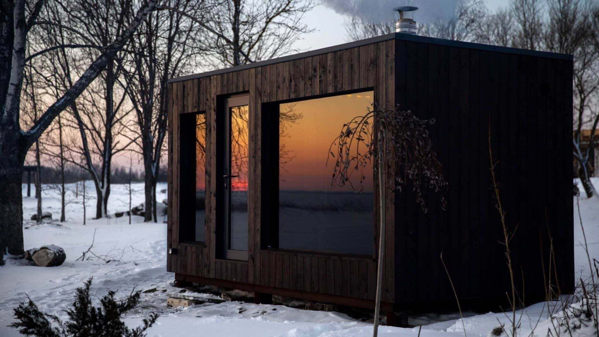 Gartensauna Kaufberatung: Luxussauna Stretch im Sonnenuntergang