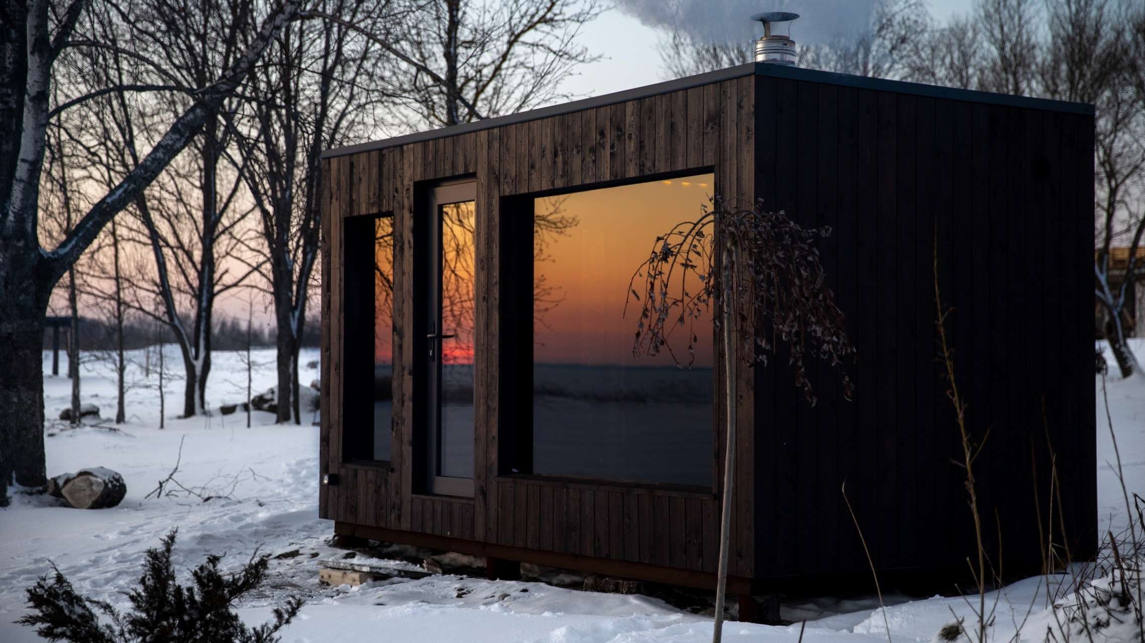 Gartensauna Kaufberatung: Luxussauna Stretch im Sonnenuntergang
