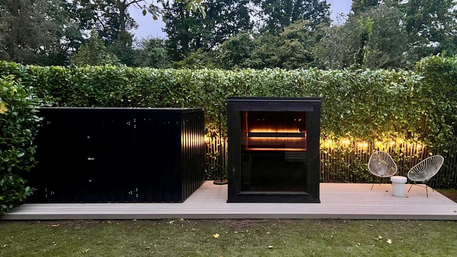 Kleine Gartensauna Micro in Schwarz mit LED Stimmungslicht