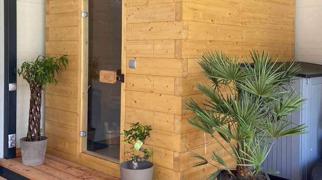 Massivholz Gartensauna Referenz Ansicht Bausatz