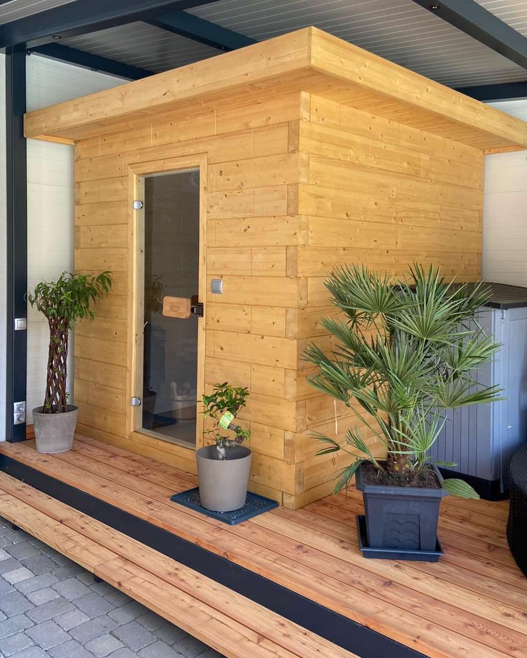 Massivholz Gartensauna Referenz Ansicht Bausatz