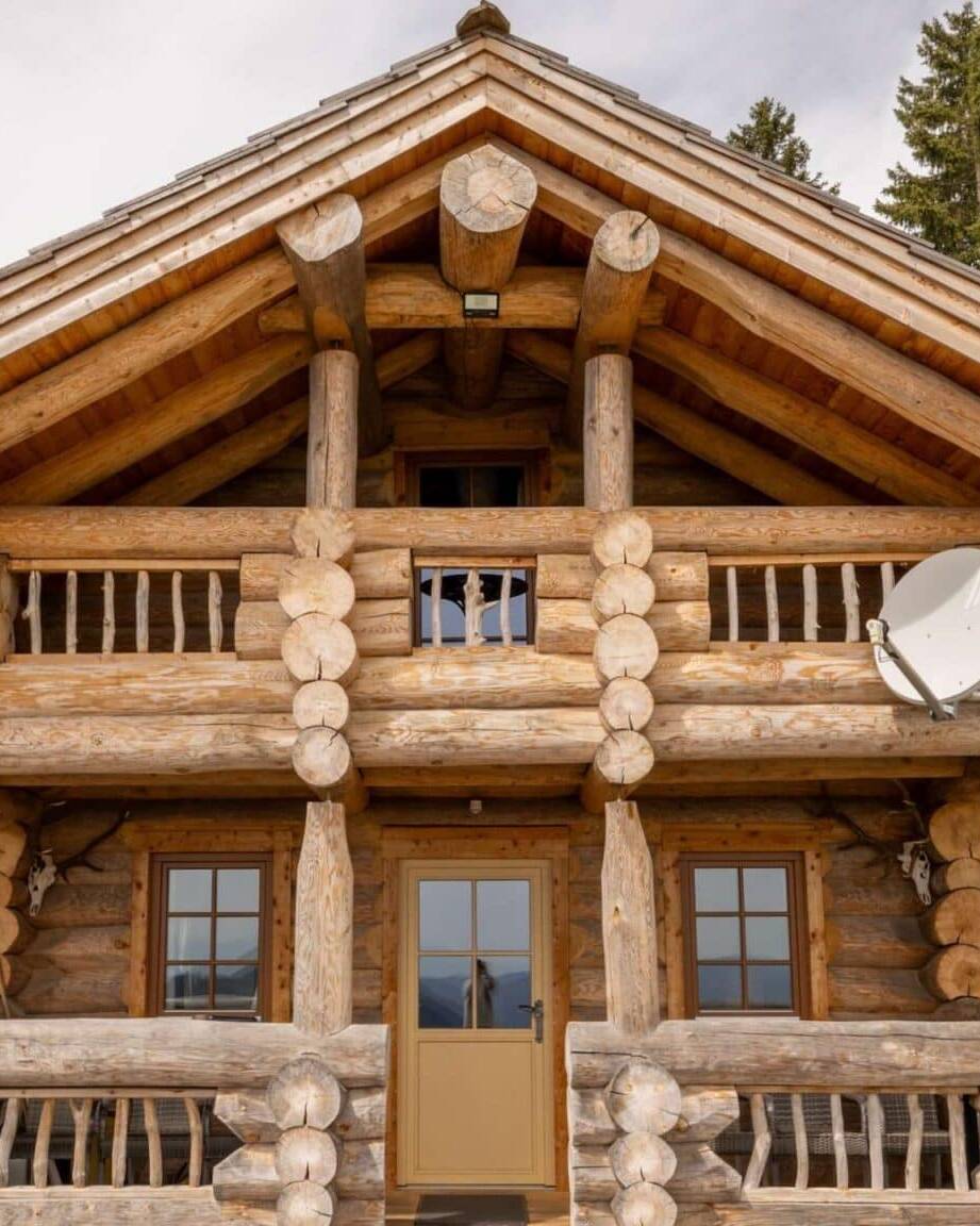 Naturstammhaus Jagdhaus Ansicht Dach uai – ManoKin Naturstammhaus Jagdhaus Ansicht Dach