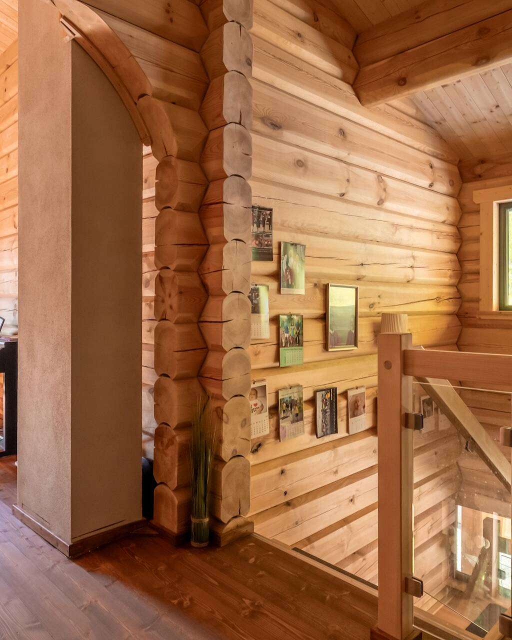 Naturstammhaus gerade Stiegenhaus Gang (1)