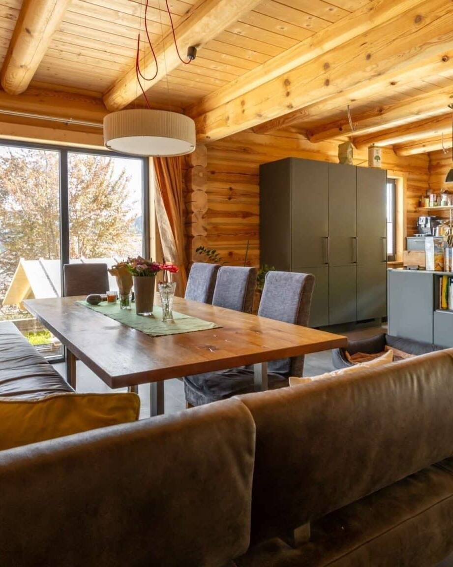 Naturstammhaus gerade Wohn Essbereich uai – ManoKin Naturstammhaus gerade Wohn Essbereich