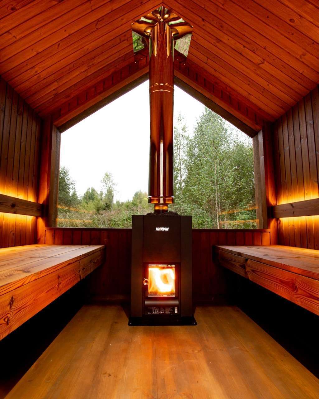 Rustikale Gartensauna Shack Ansicht innen mit LED Stimmungslicht