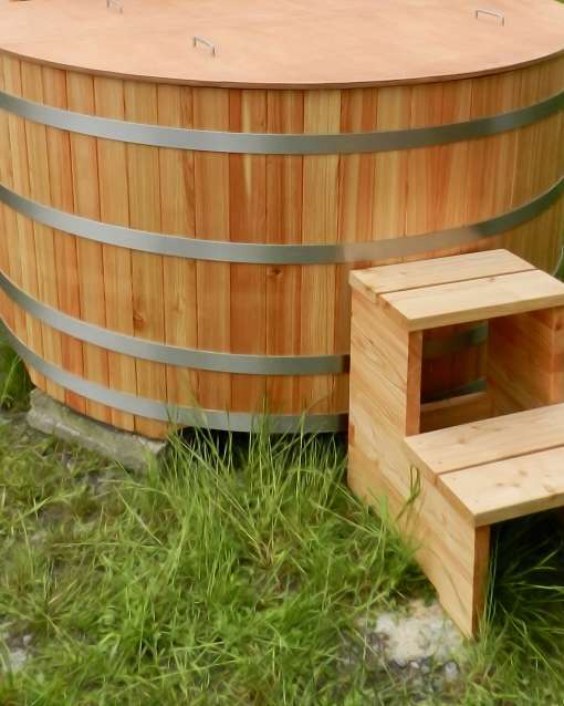 Badefass Hot Tub heimische Lärche Abdeckung und Außentreppe