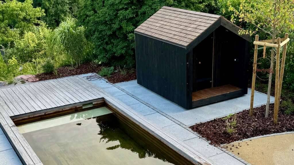 Barn Nordic Gartensauna mit Holzpool Idylle im Grünen