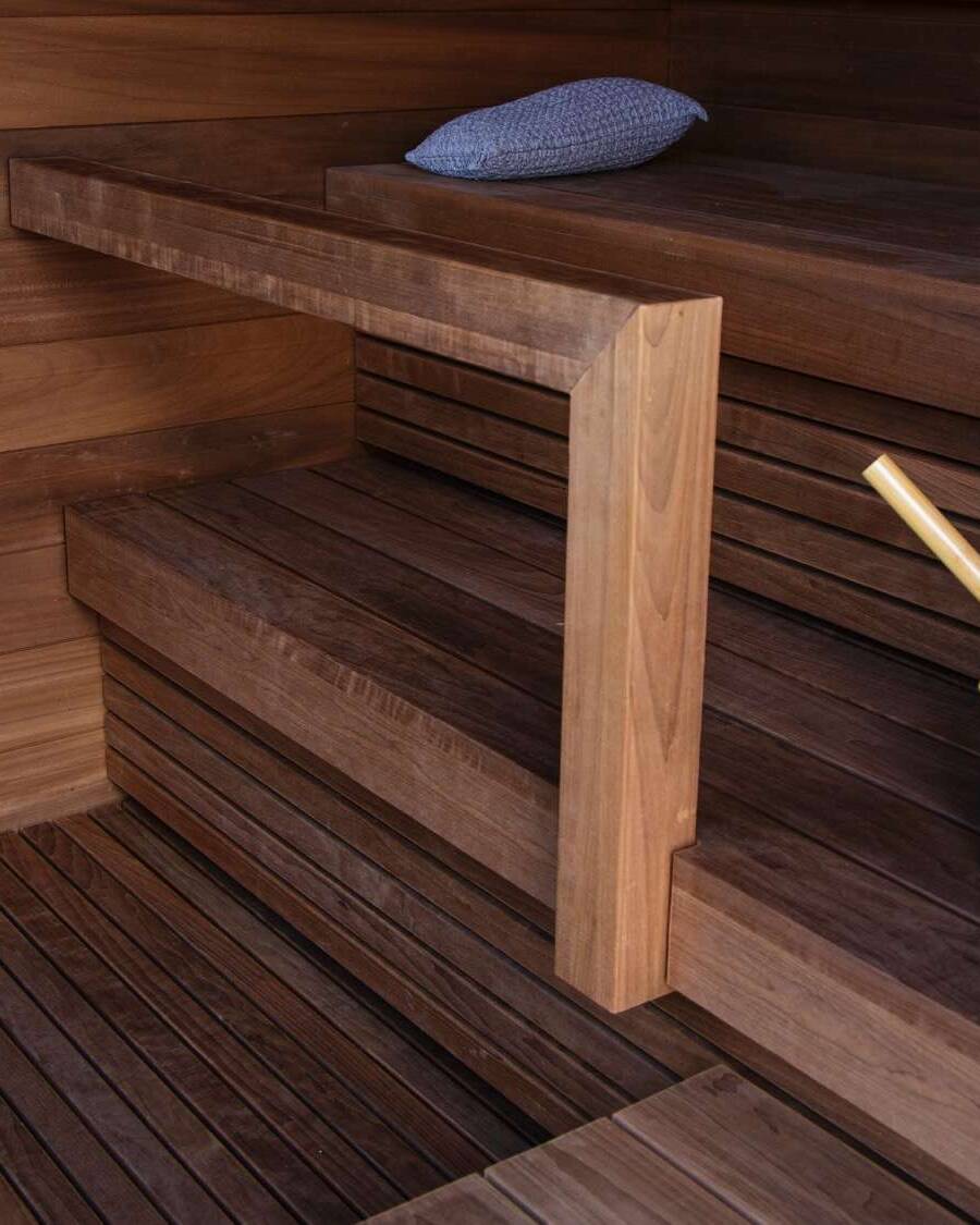Harvia Spirit SP60E SP90E SP60XW SP90XW in dunkler Sauna