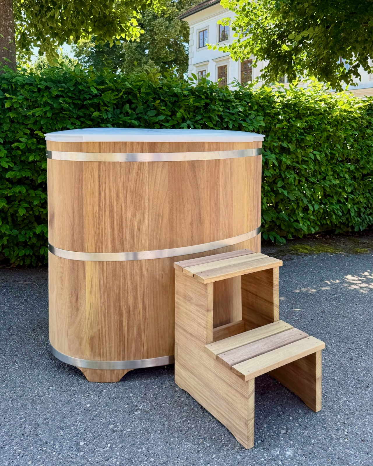 Tauchbecken für Garten aus unbehandeltem Holz mit hygienischem Einsatz