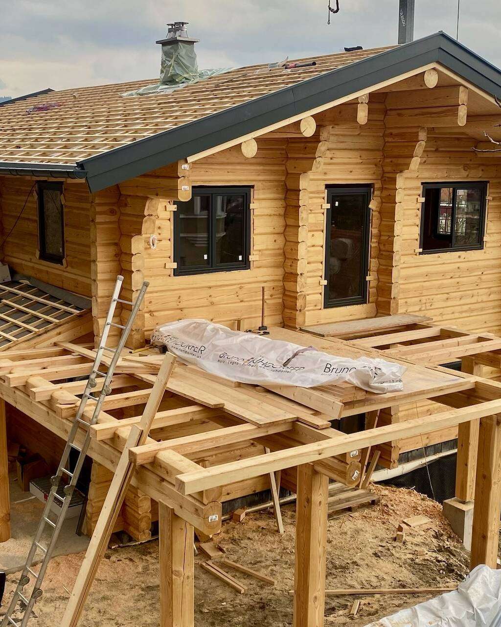 Eko Nams Holzblockhaus Montage (8)