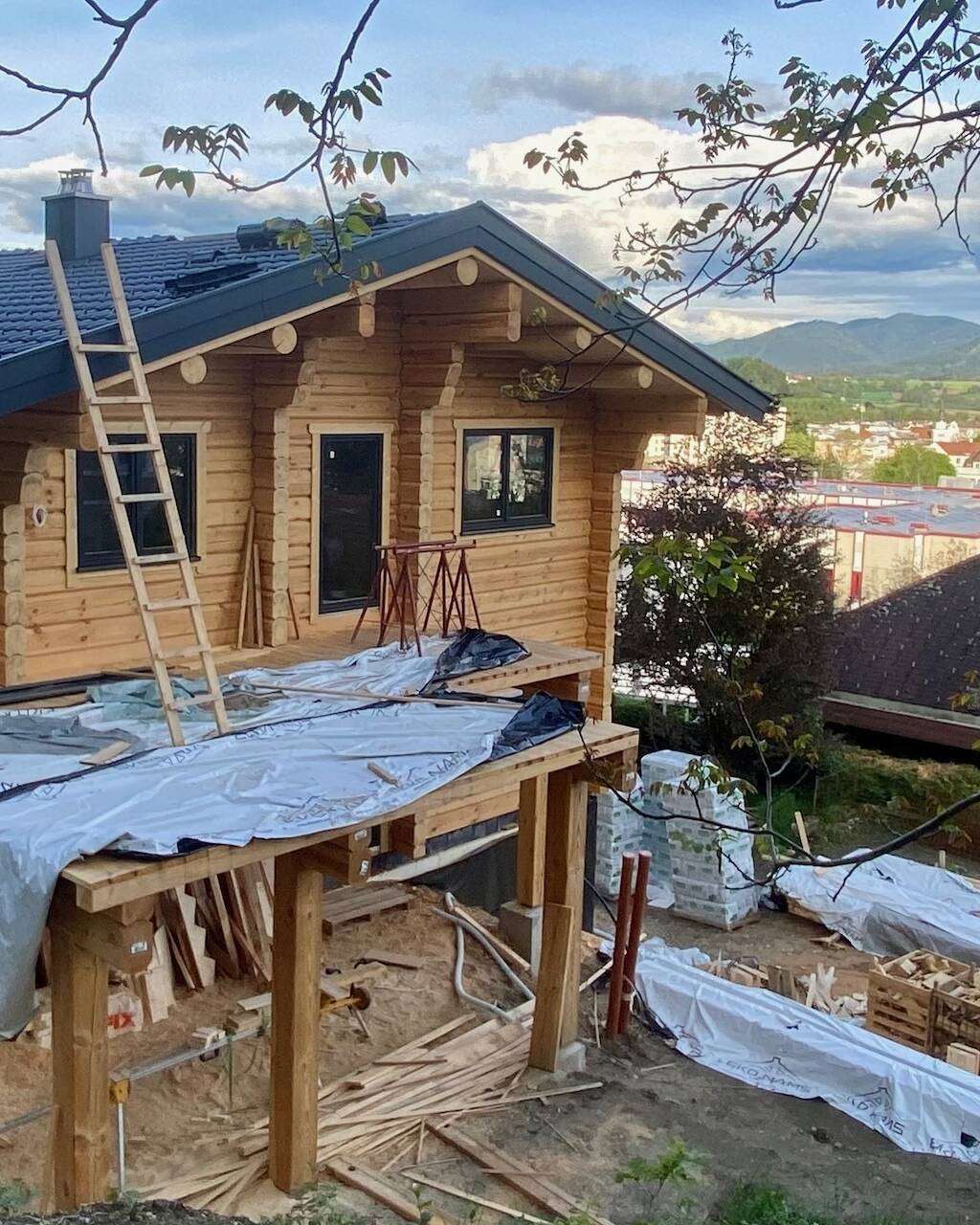 Eko Nams Holzblockhaus Montage (9)