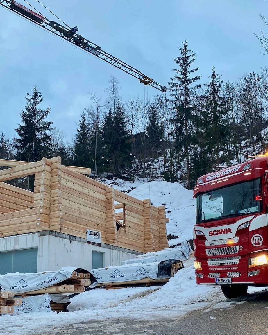 Naturstamm Haus Aufbau LKW Kran Lieferung