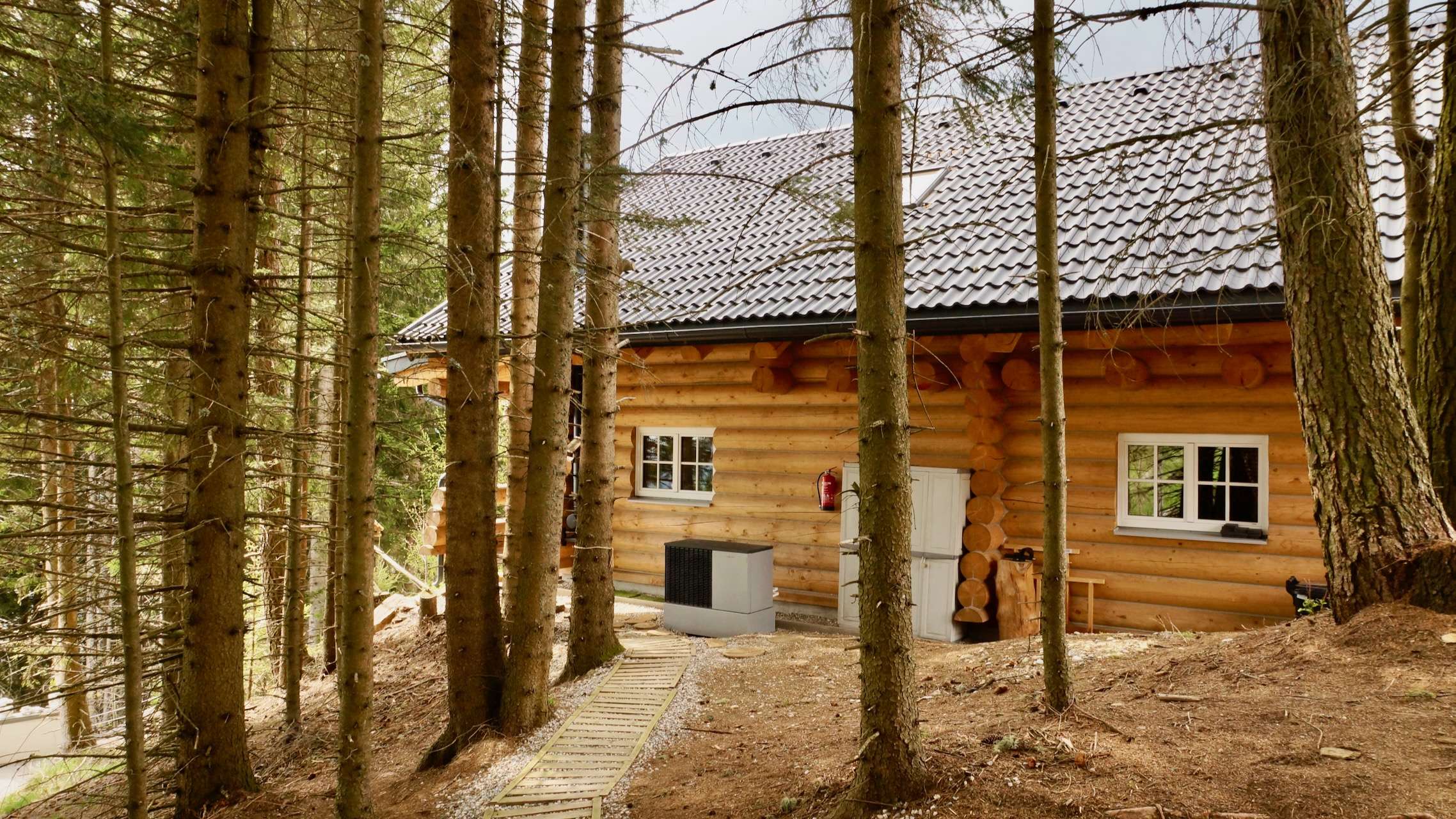 Blockhaus abdichten Chinking Chinken aus der Ferne nicht sichtbar