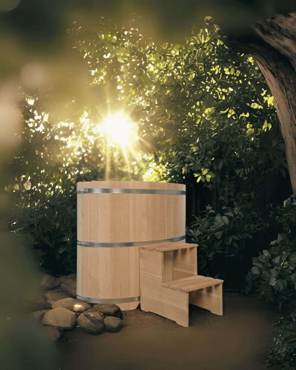 Sauna Tauchbecken Eisbaden Lärche oval in Gartenecke