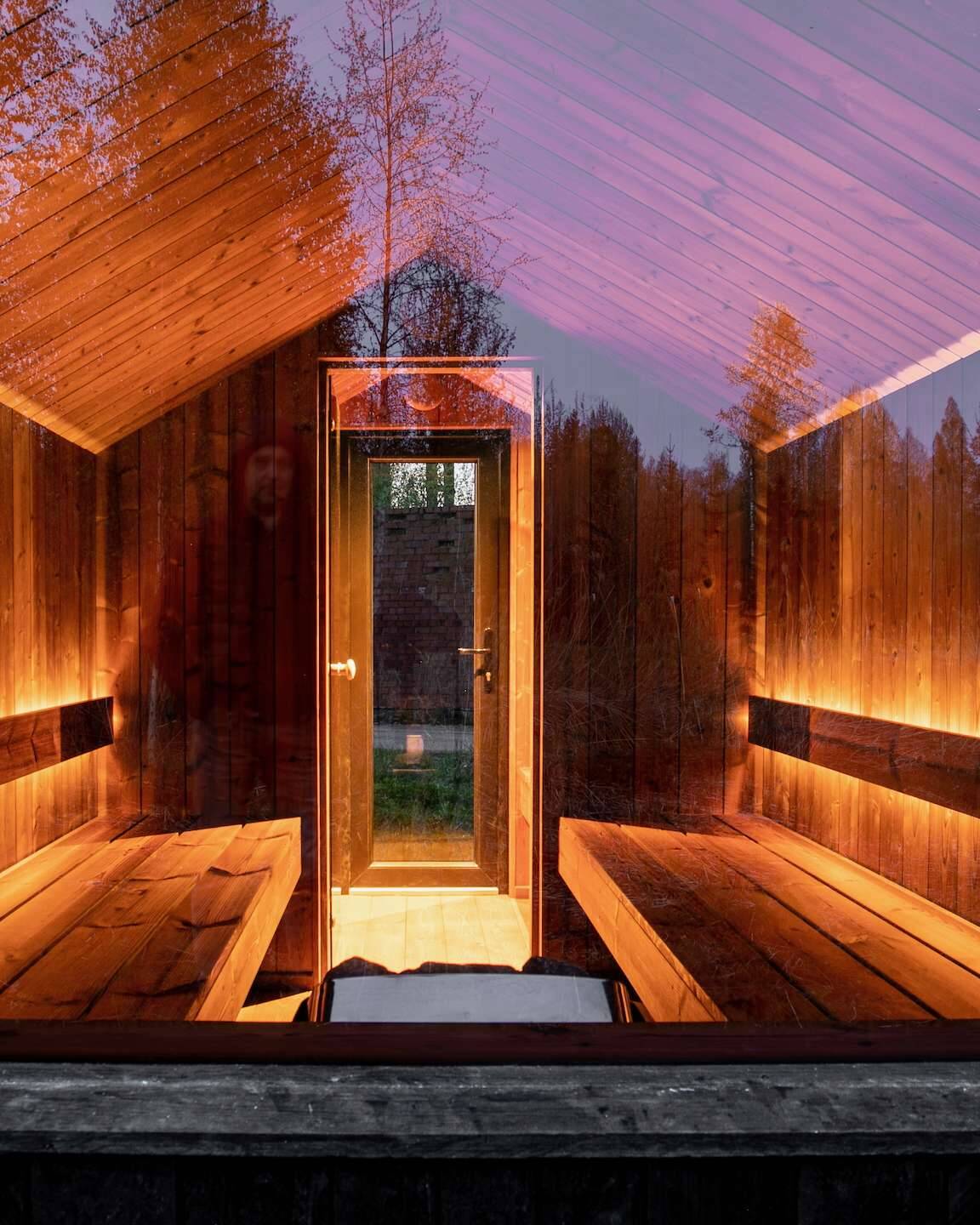Barn Stretch 4M Gartensauna mit Vorraum stimmungsvolle Athmosphäre bei Nacht
