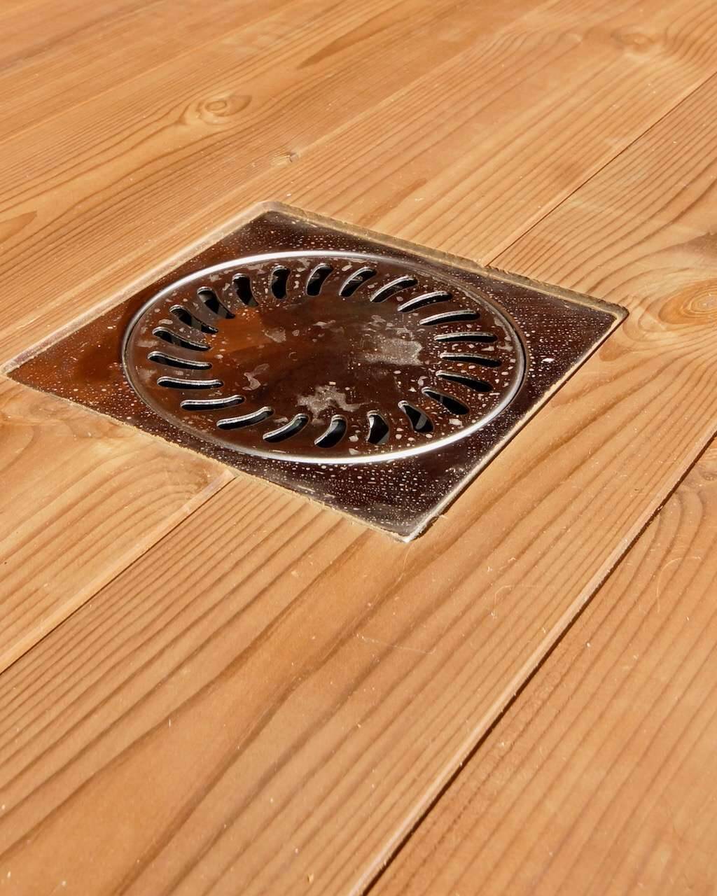 Grosse Gartensauna mit Vorraum Wasserablass Gulli