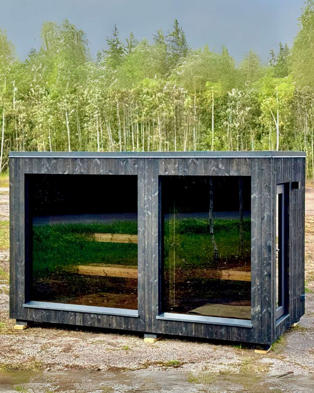 Aussensauna mit Vorraum mit gehaerteten getoenten Panoramascheiben – ManoKin Außensauna mit Vorraum mit gehärteten & getönten Panoramascheiben