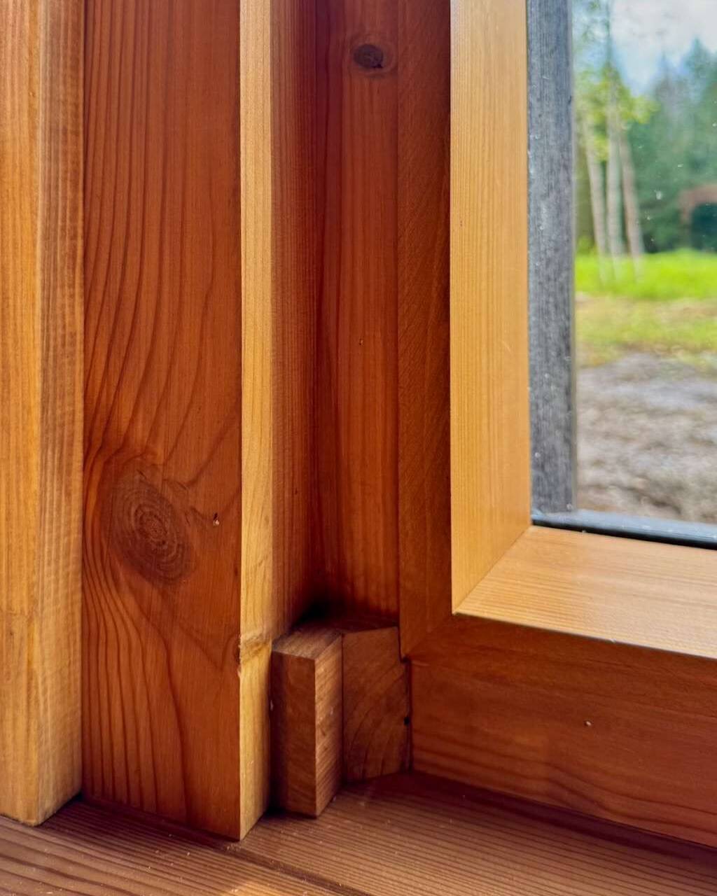 Aussensauna mit Vorraum und 8 mm starken gehaerteten und getoentem Glas uai – ManoKin Außensauna mit Vorraum und 8 mm starken, gehärteten und getöntem Glas