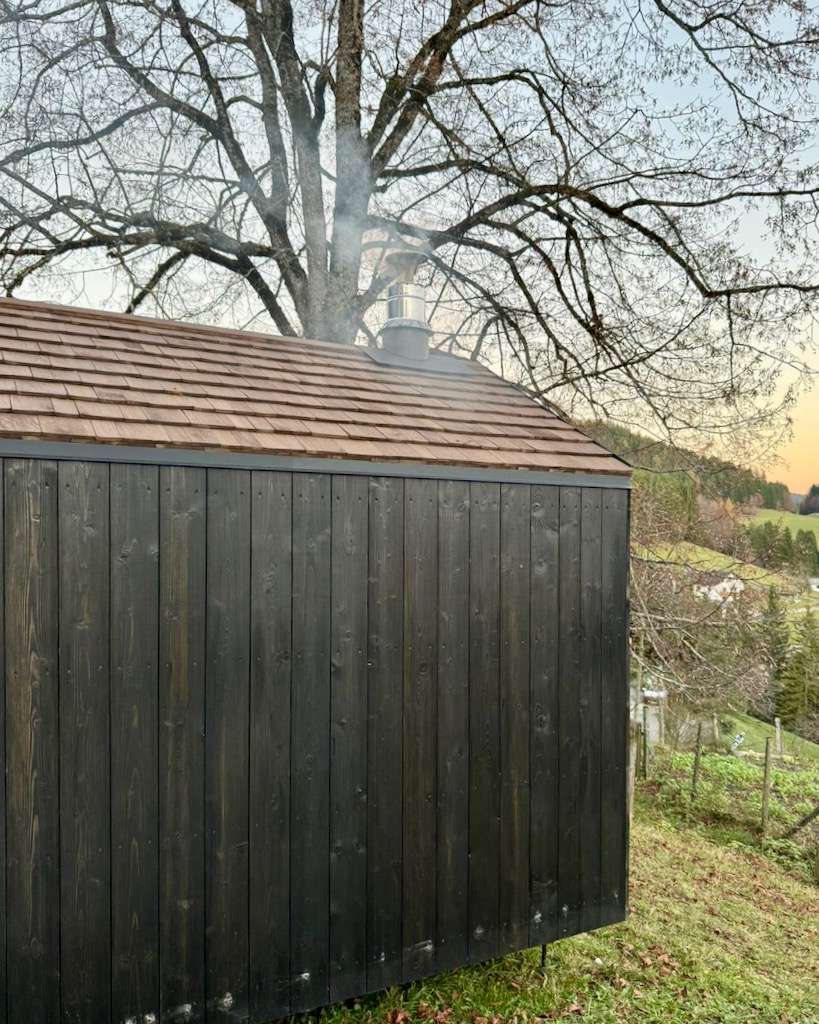 Barn Nordic Gartensauna mit Holzofen und rauchendem Kamin – ManoKin Barn Nordic Gartensauna mit Holzofen und rauchendem Kamin