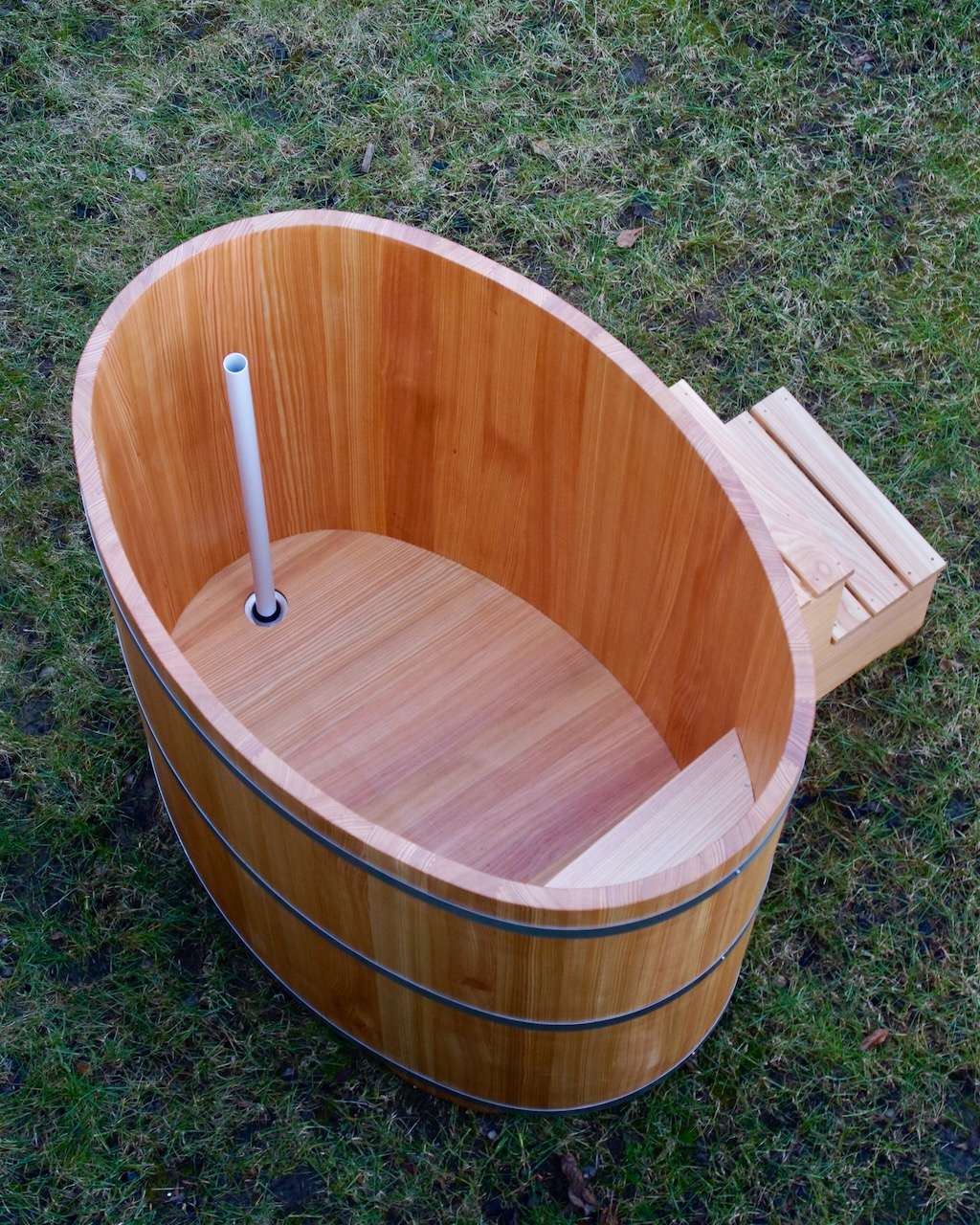 Tauchbecken aus Holz ovale Form innen