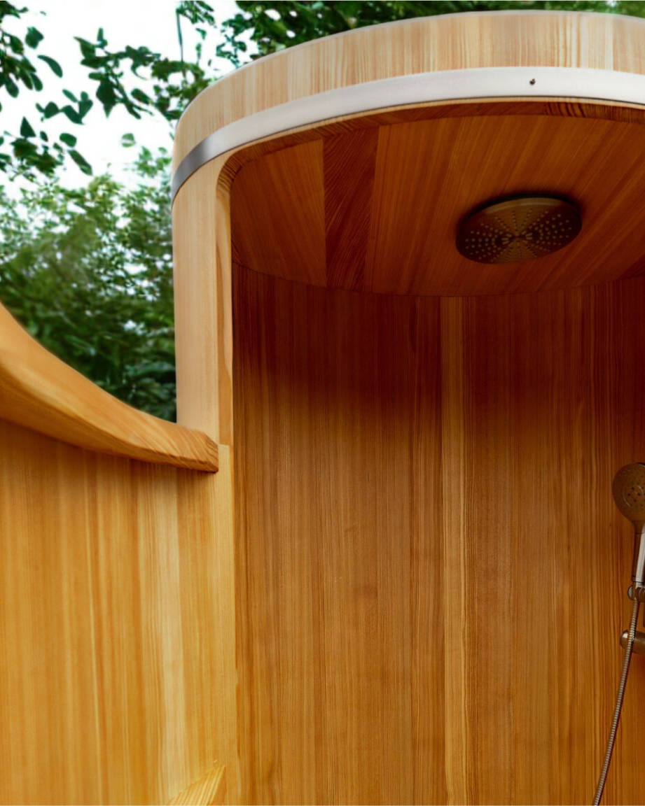 Gartendusche Holz mit stabiler Tür