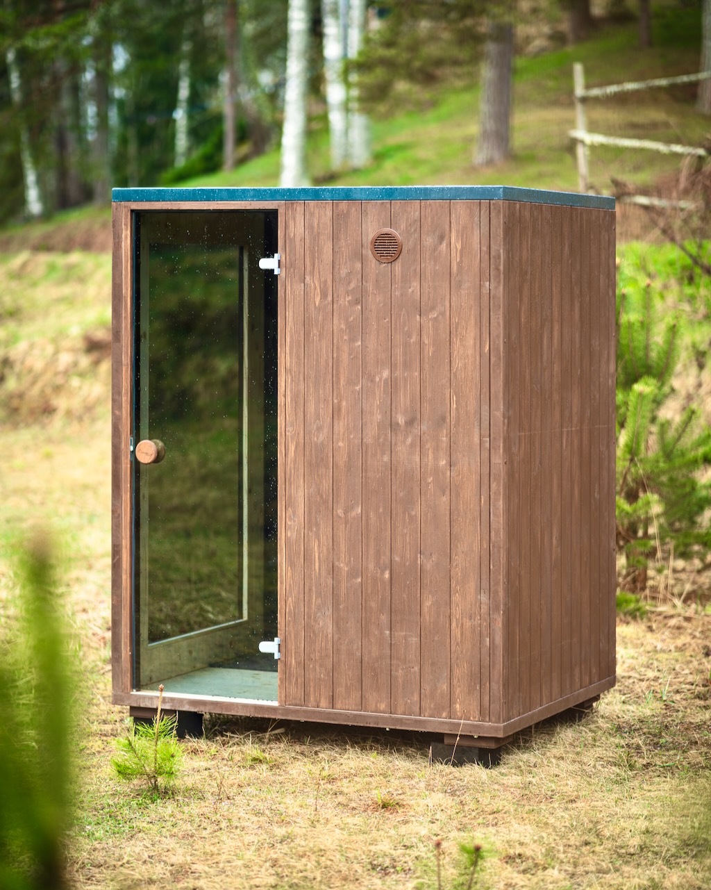 Mini Sauna Fassade in braun – ManoKin Mini Sauna Fassade in braun