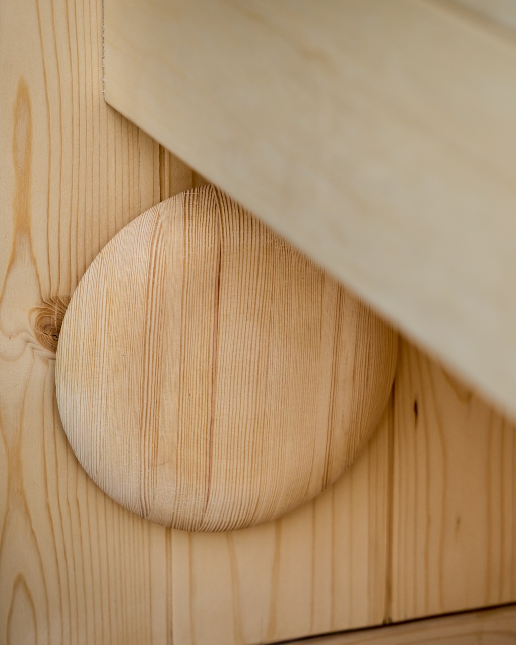Mini Sauna regulierbare Zuluft neben Ofen – ManoKin Mini Sauna regulierbare Zuluft neben Ofen