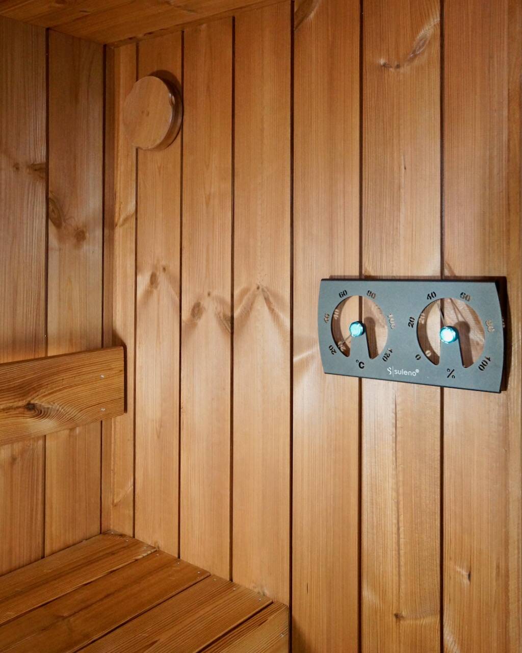 Schwarze Sauna mit regulierbarer Abluftoeffnung uai – ManoKin Schwarze Sauna mit regulierbarer Abluftöffnung